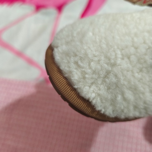 UGG White Sheepskin And Shearling Closed-Toe Plush Slippers - Picture 3 of 6